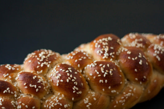 La 'Hallah : Plus qu'un Pain, un Tissage de Traditions et de Saveurs